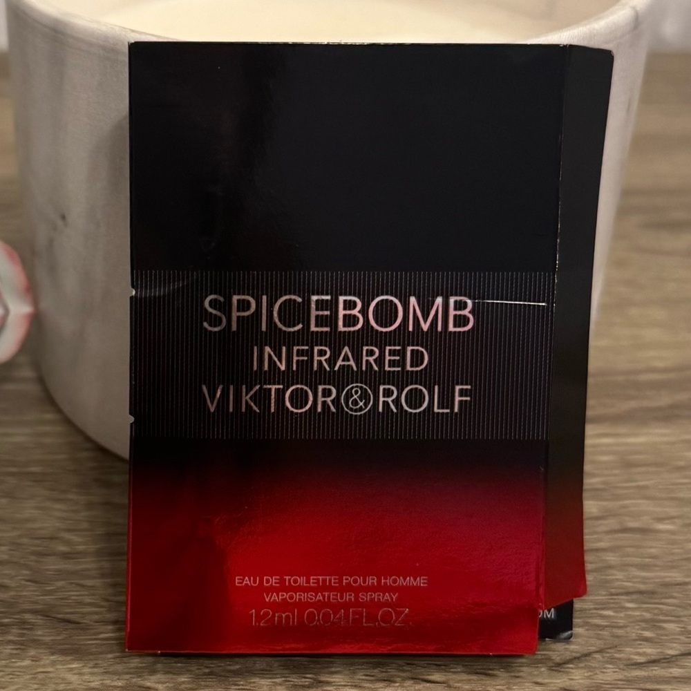 NEW Viktor & Rolf Spicebomb Infrared Eau de Toilette Spray Sample 1.2ml/0.04
